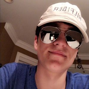 Meet your Posher, Ethan